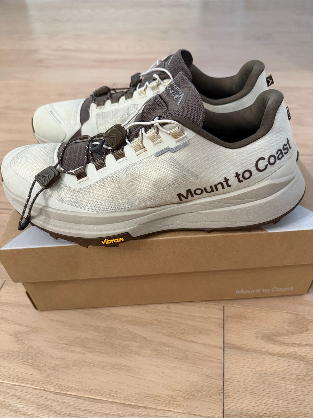 Mount to Coast T1 men’s 9.5 Dune WORN GREAT CONDITION